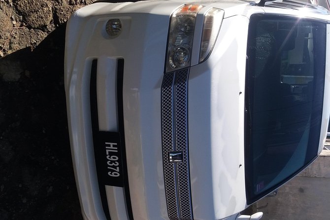 Airport Round-trip Transfer St. Lucia - The driver can shape a long island crossing