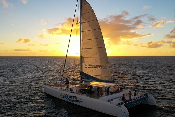 Private Catamaran Sunset Cruise from St Lucia for Up to 15 Guests - Watching for the green flash