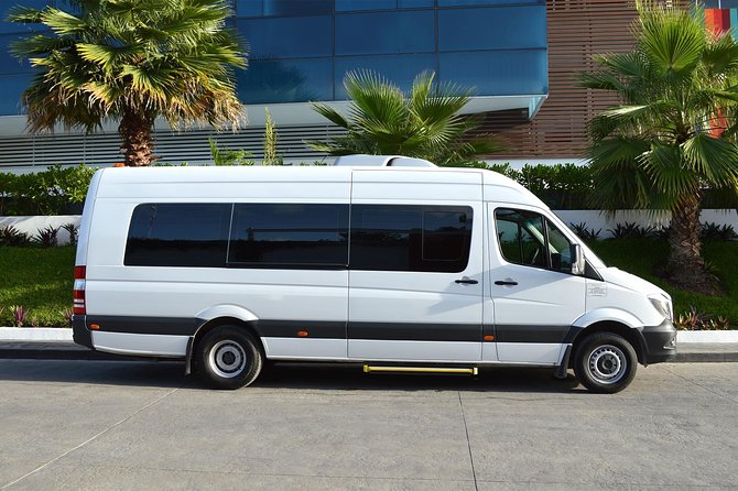 Private Round-Trip Transfer: Saint Lucia International Airport - The vehicle, luggage, and comfort level