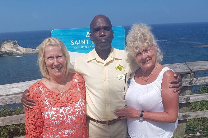 Roundtrip Transfer from UVF Airport to Resorts in Gros Islet (Groups of 4 Plus) - Key points to know before booking