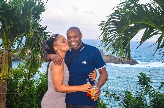 St Lucia Airport Transfer Roundtrip from Hewanorra (UVF) - Air-conditioning, drinks, and a calmer start