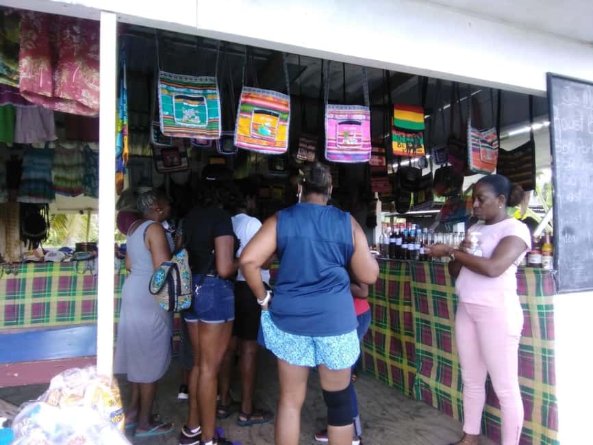 St. Lucia: Highlights Tour with mud baths and waterfalls - Marigot Bay and the west-coast villages