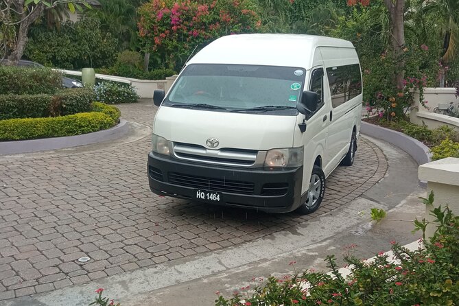 St. Lucia Private Airport Transfers from UVF (GROUPS of 4) - Meeting your driver after customs