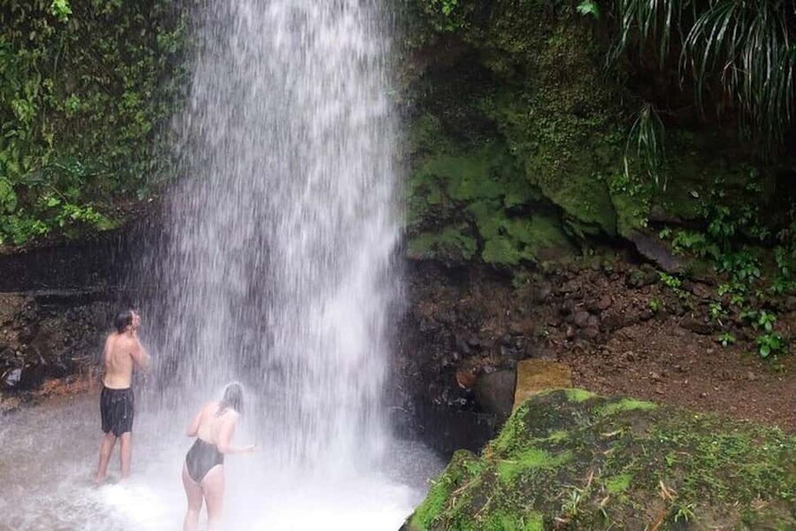 St. Lucia: Sulphur Springs Mud Bath and Toraille Waterfall - The road from Castries to Soufriere