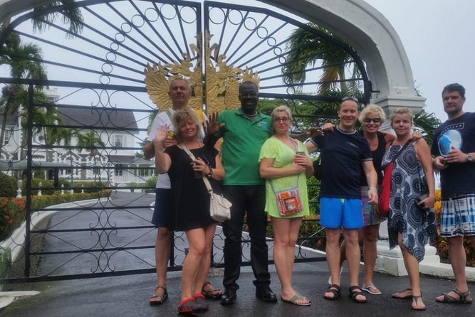 Trip to Soufiere: Volcano, Twin Pitons, Waterfall, Mud Bath & Botanical Garden - Diamond Falls and the botanical garden